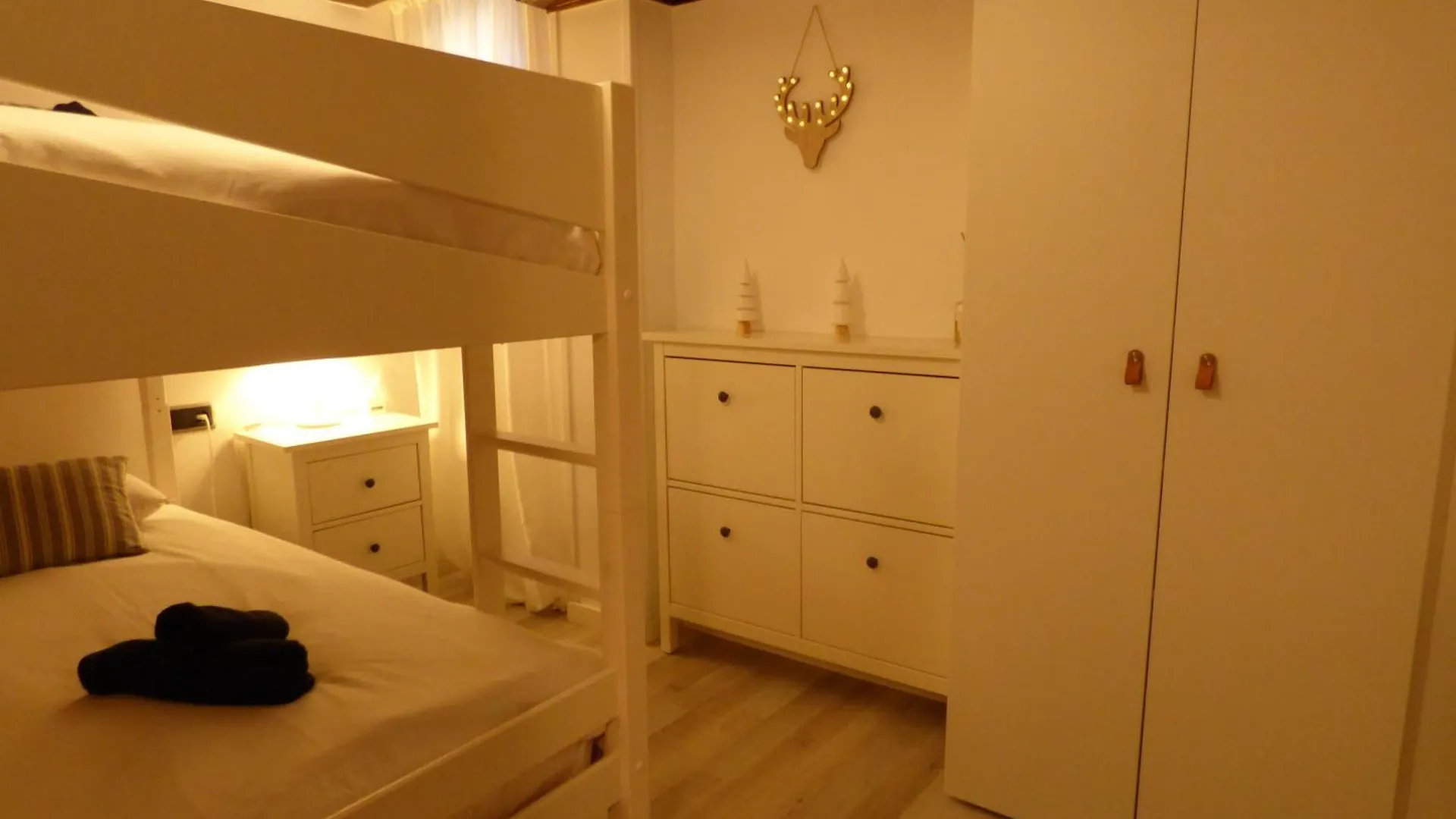 Lo Attic Apartment Sort