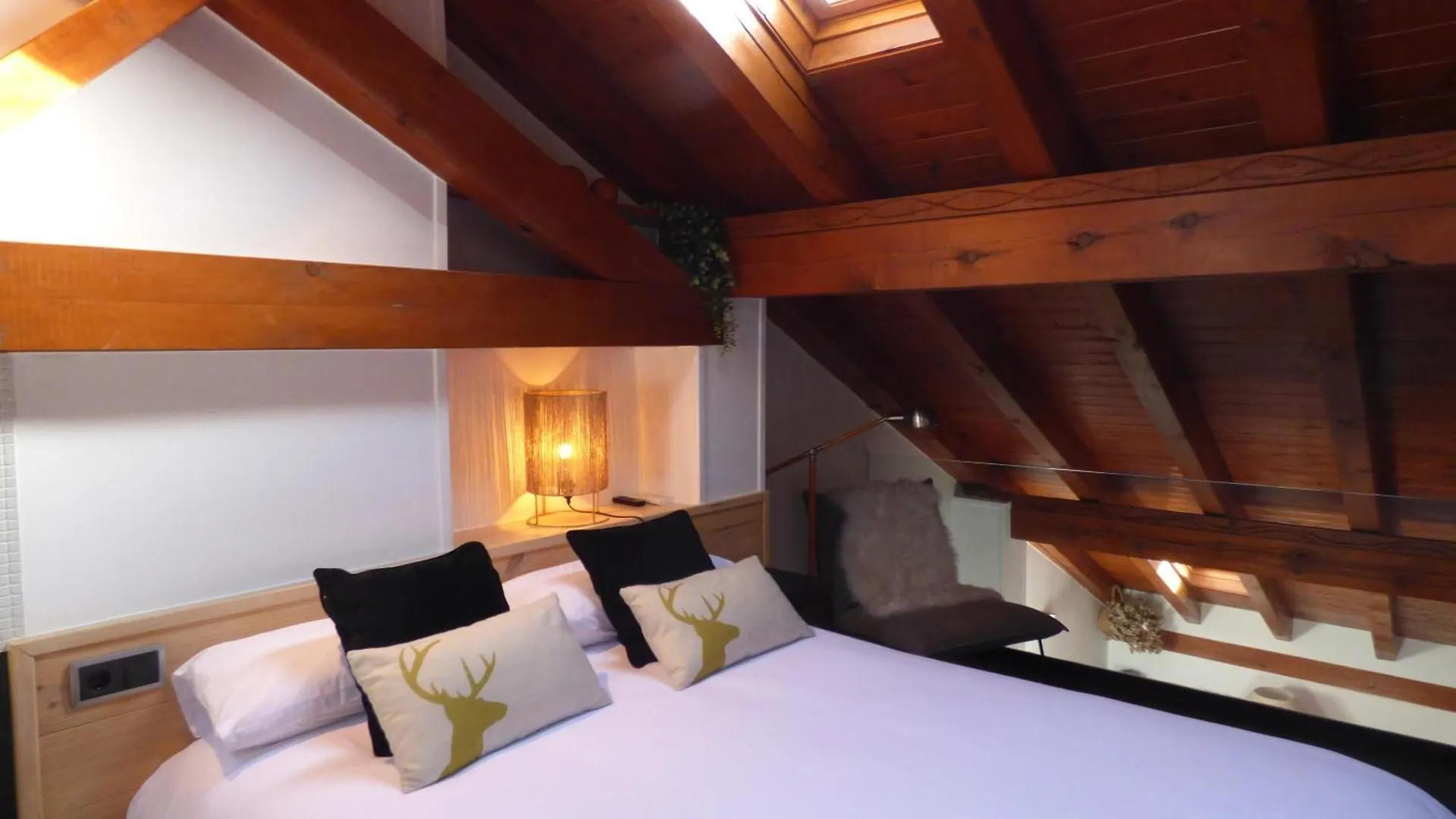 Lo Attic Apartment Sort Spain