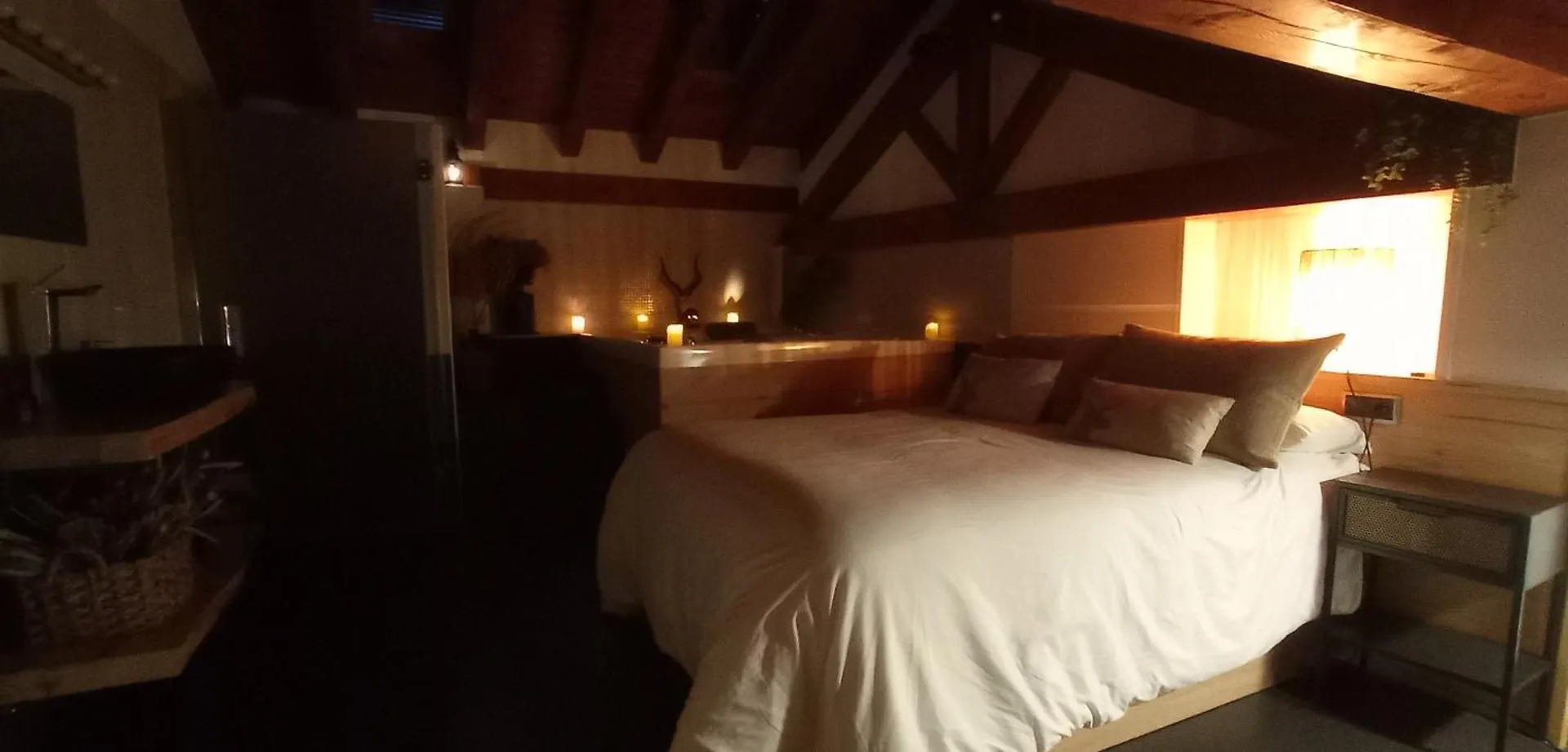 Lo Attic Apartment Sort